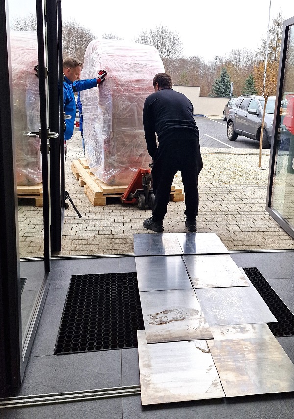 CT Scanner Installation Process Guide CT scanner being deliver to a customer for CT scan installation - LBN Medical
