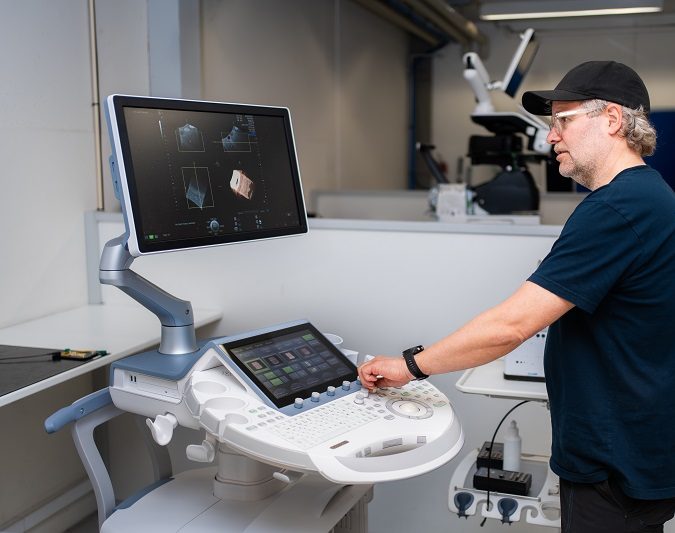 LBN ultrasound technician with a GE ultrasound